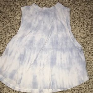 Sleeveless Crop top.